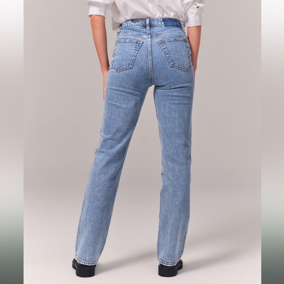 NWT Abercrombie & Fitch Ultra High Rise 90s Straight Jeans size 34 / 18 Short - Picture 2 of 10